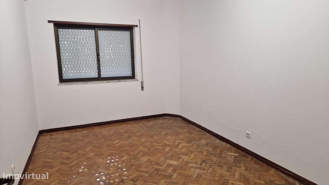 Excelente apartamento T2 Vale do Cobro-11