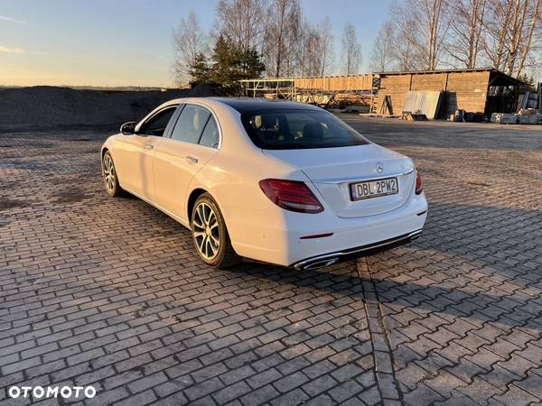 Mercedes-Benz Klasa E 220 d T 9G-TRONIC - 22