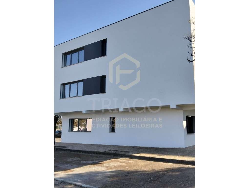 Fantástico Apartamento T2 com Varanda-13