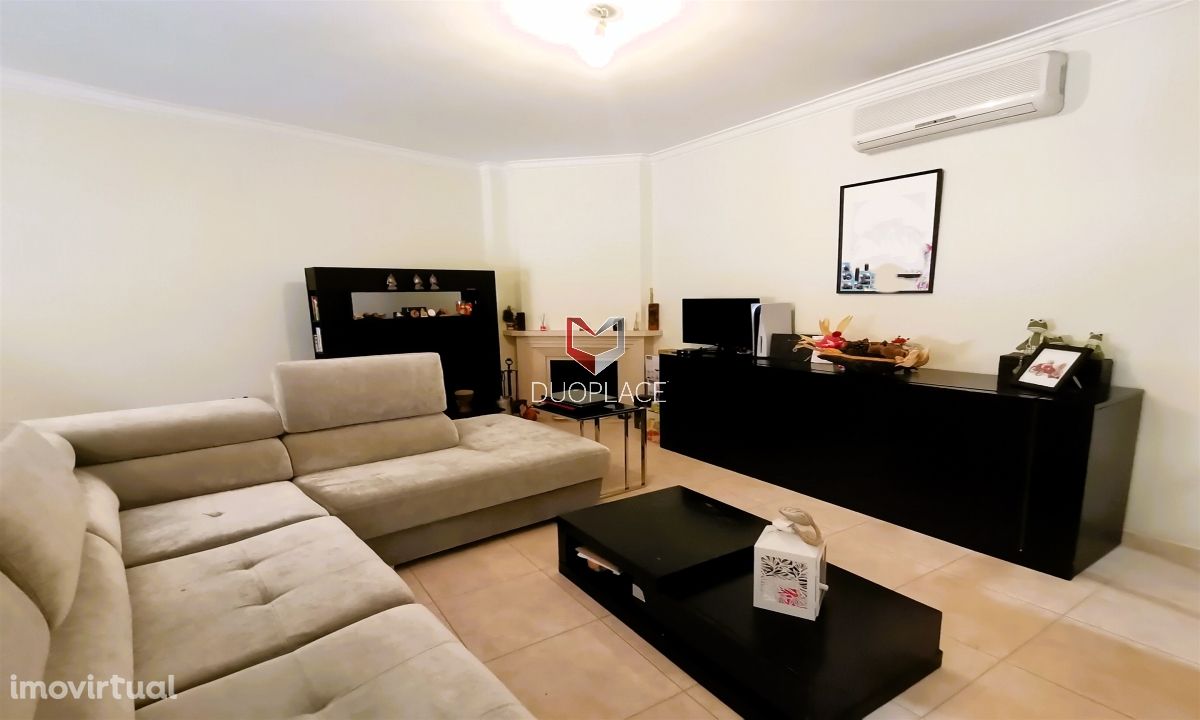 Apartamento T2 com 2 lugares de parqueamento e arrecadação no Pinhal N