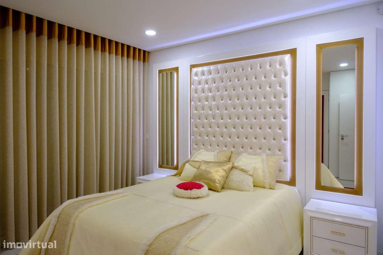 Moradia T4 com Piscina e Jardim na Aroeira, Almada-25