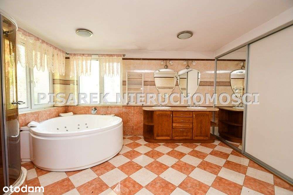 Duży komfortowy dom w Konstancinie-11