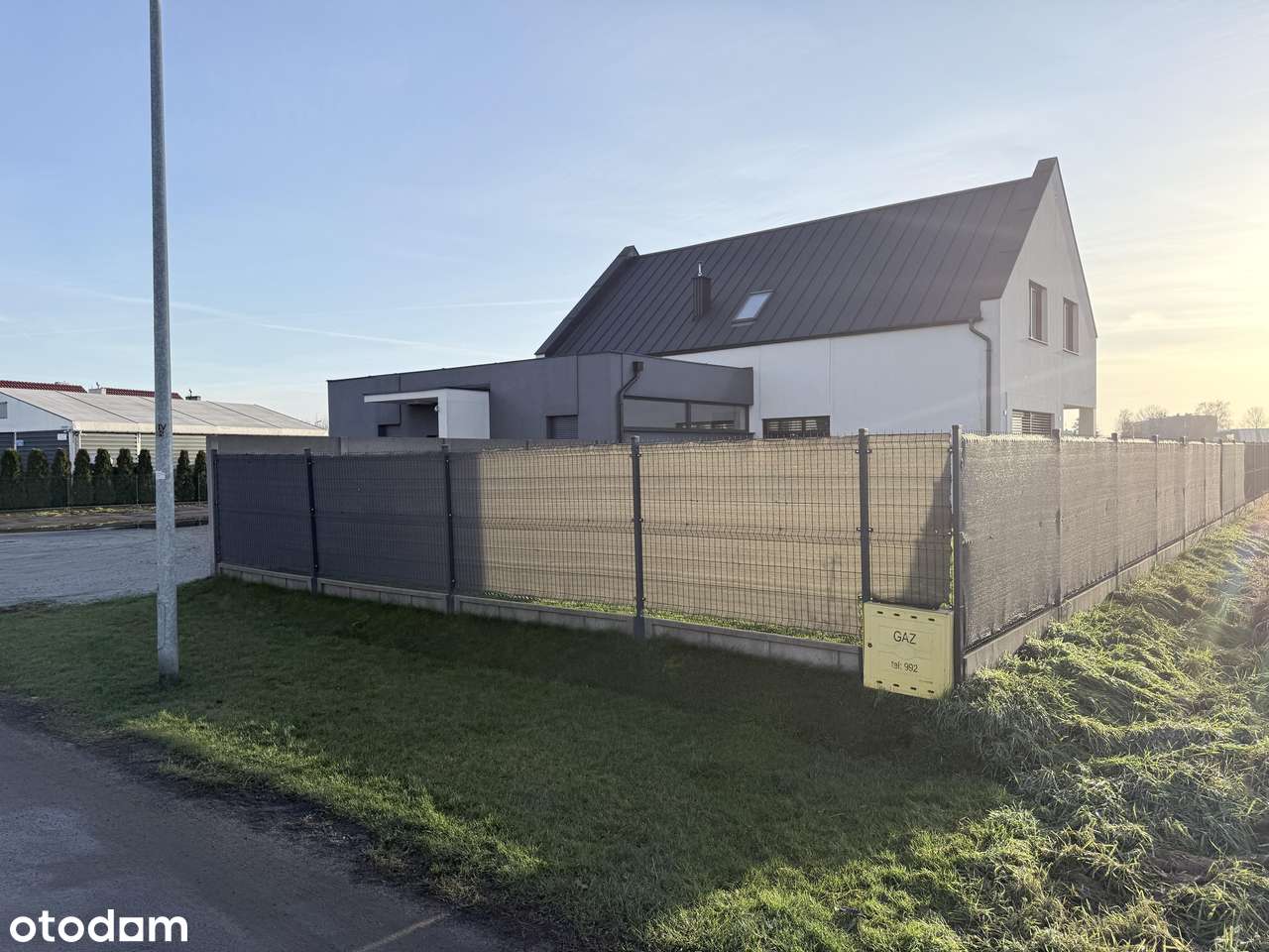 dom z dużym garażem  + lokal usługowy - pow. 262m2 -- Leszno - Zatorze-17