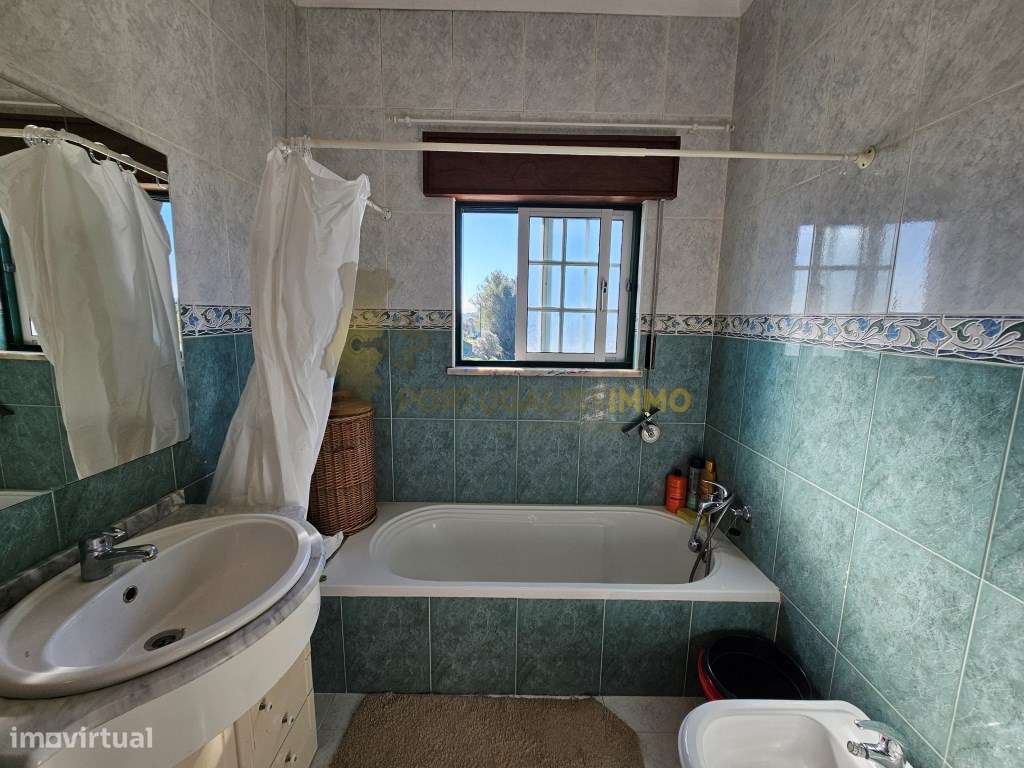 Vende-se: Moradia Familiar Espaçosa e Versátil na Madalena, Tomar.-13