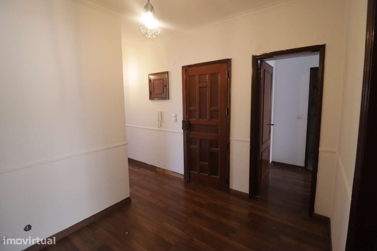 Apartamento Duplex T4+1 de ampla área, em Mem Martins-2
