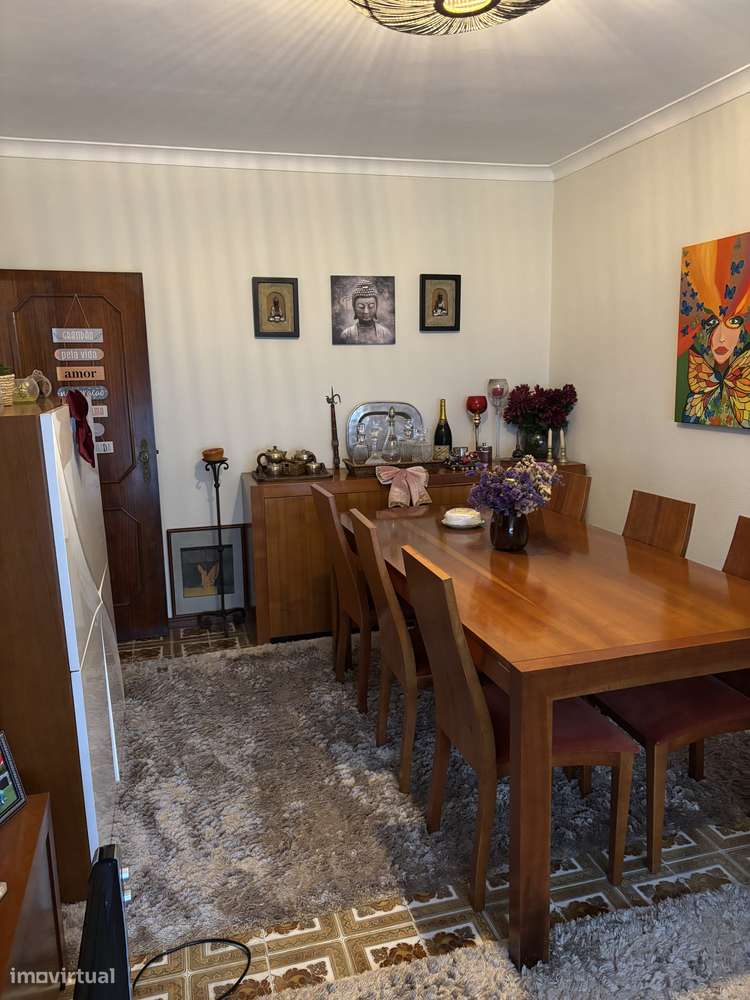 Moradia T4 com jardim, garagem e excelente localização - Grande imagem: 4/12