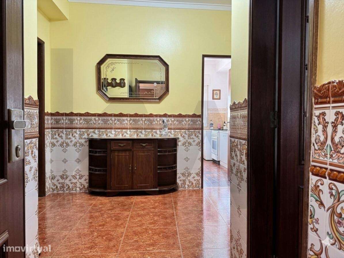 Apartamento T3 em São João da Talha, com vista rio e lugar de parqueam-11