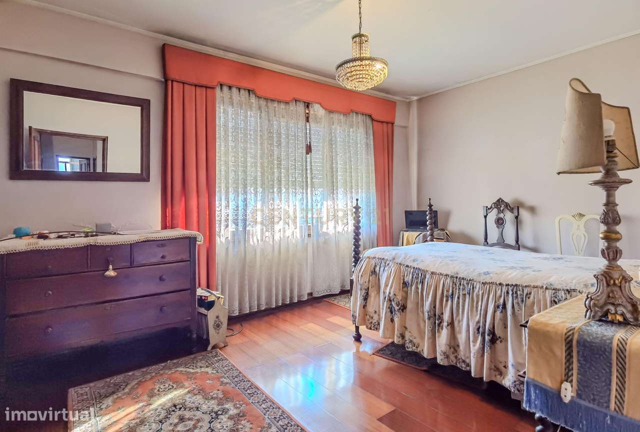 Moradia T4+1 em Pedra com Terreno de 1088m² em Pedrouços – Próxima ao-16