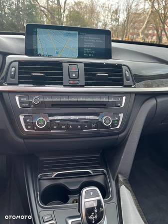 BMW Seria 3 328i Touring Sport Line - 25