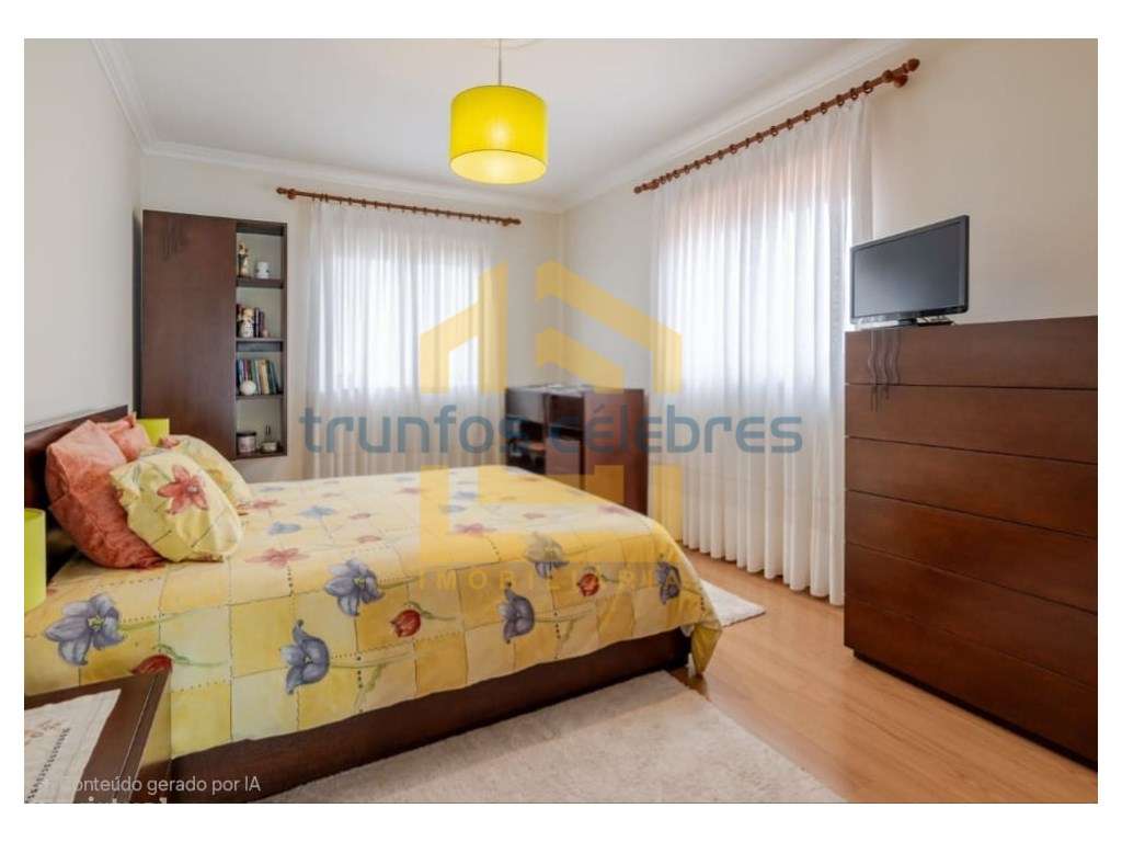 Moradia T4 de 4 Frentes Renovada inserida num lote de 1450m2 | Laún...-21