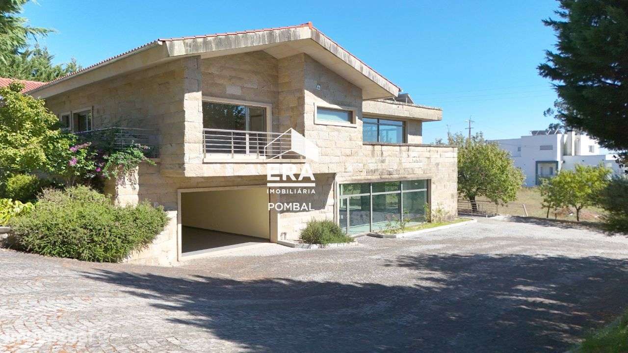 Magnifica Moradia T4 de luxo inserida em terreno de 3600 m2 - Grande imagem: 5/49