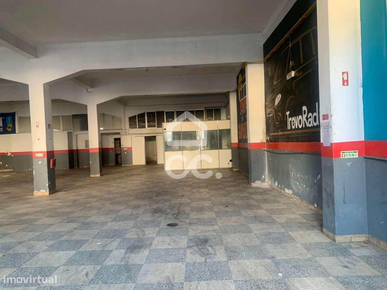 Espaço amplo, na Cruz de Pau - Grande imagem: 5/13