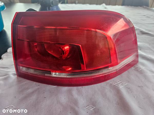 Tylna prawa lampa Europa VW Passat B7 - 1