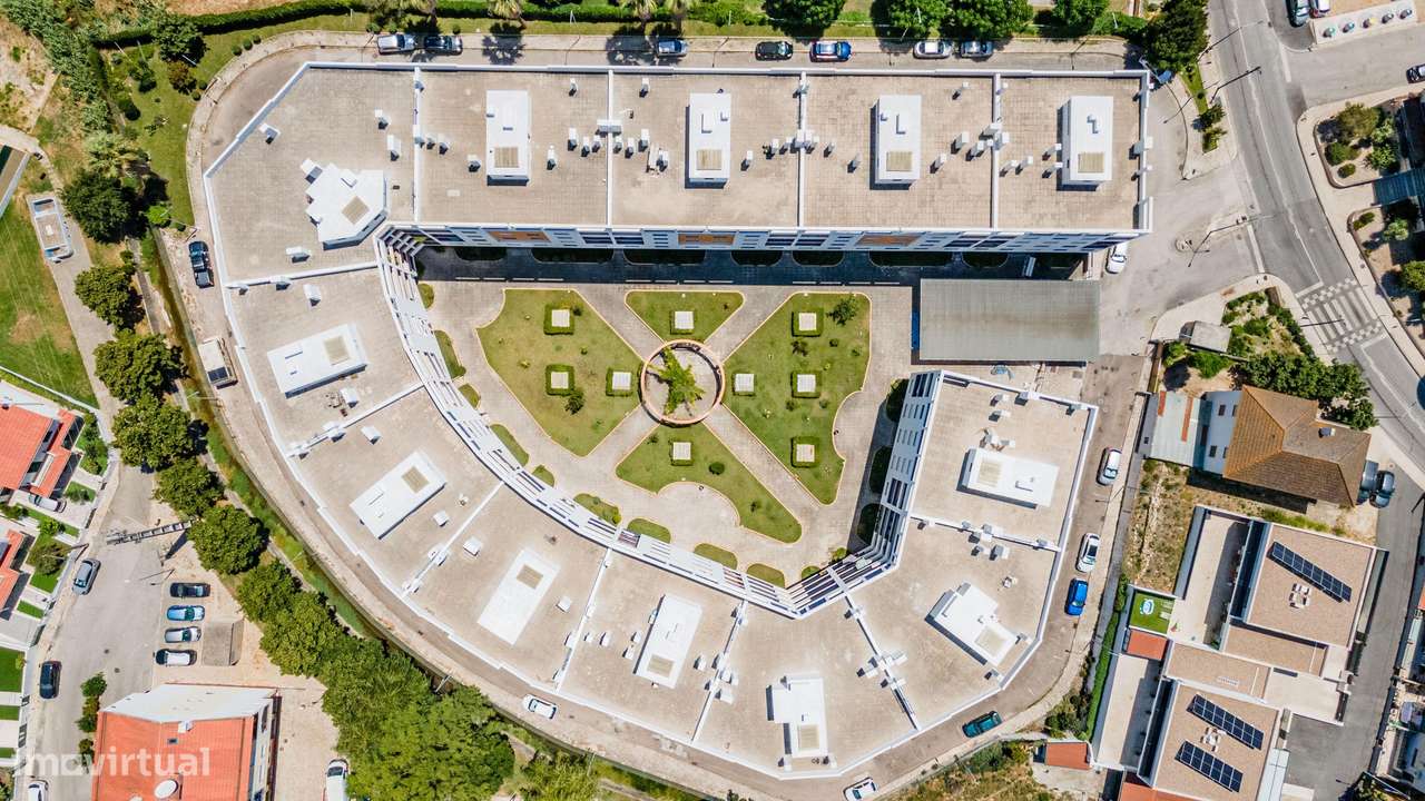 Moderno Apartamento T4 no Carregado em condomínio fechado-39