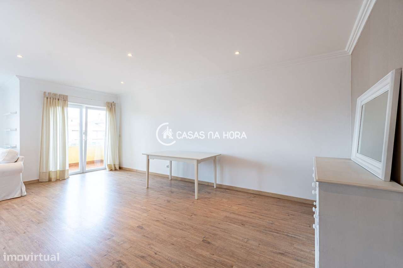 Agradável apartamento T3 na Rua Garcia de Resende, junto ao Colégio... - Grande imagem: 4/25