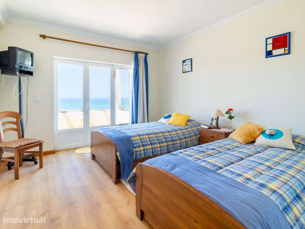 Moradia exclusiva com vista mar deslumbrante, piscina e localização...-32