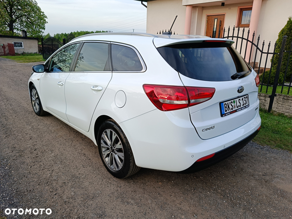 Kia Ceed 1.6 CRDi 136 ISG SW Platinum Edition - 4