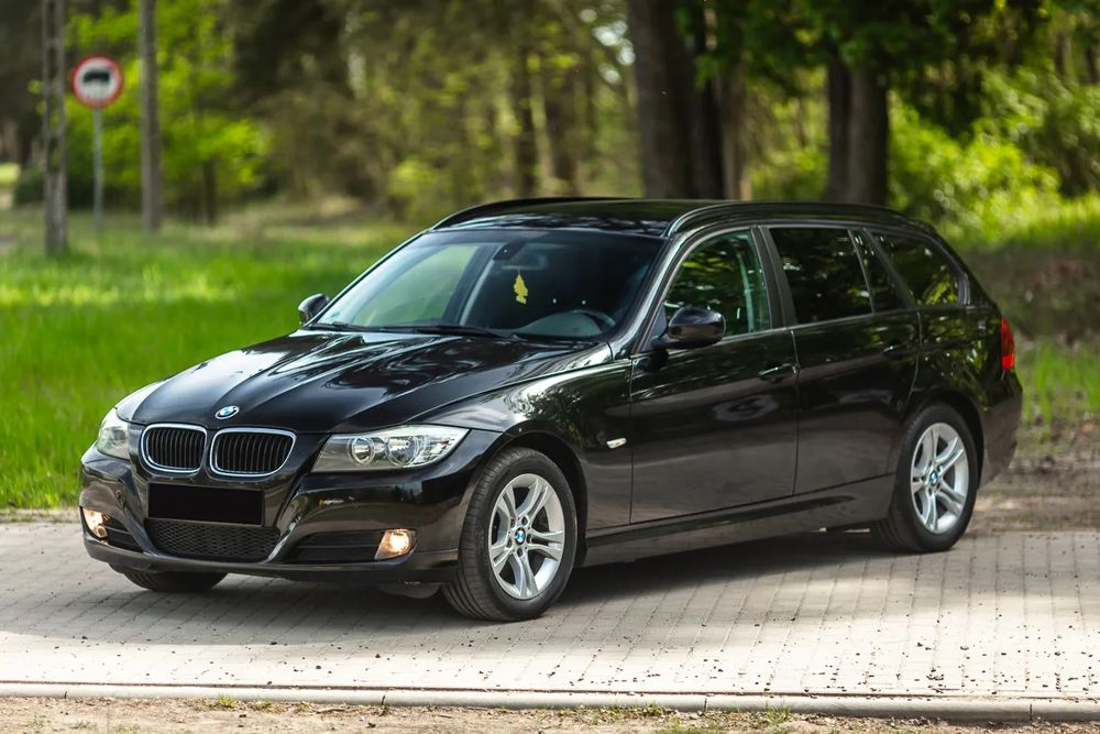 BMW 3 Series E90/E91/E92/E93 (2005-2012) 318d DPF Edition Sport 2011
