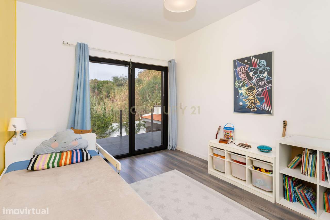 Moradia Isolada T4 de Prestígio – Bairro de São João, Sobreda-43