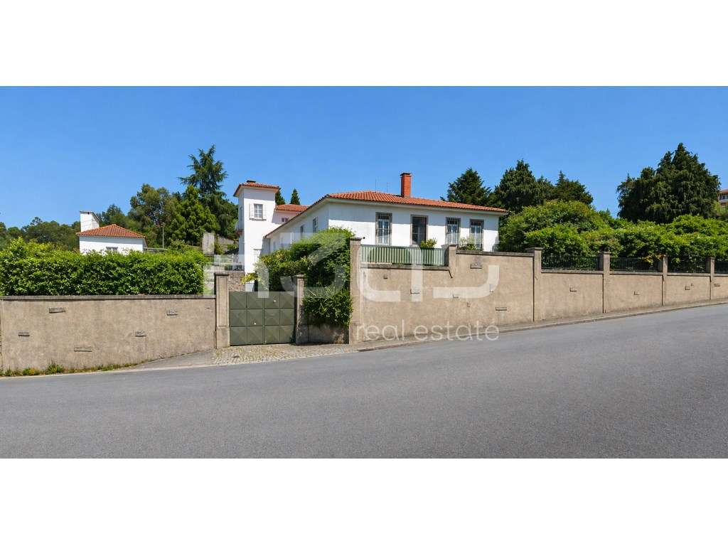 Moradia com Jardim de 2.700 m² em Braga - Charme, Privacidade e Pot...-2