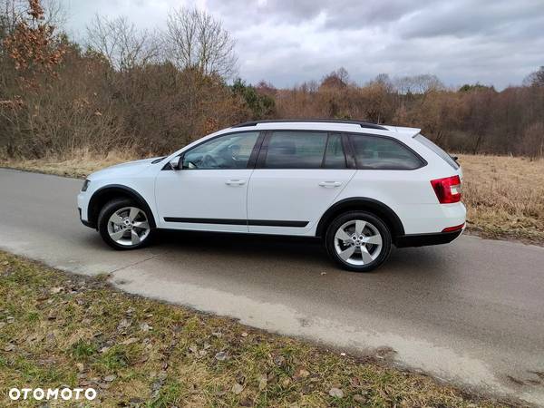 Skoda Octavia Combi 2.0 TDI 4x4 DSG Scout - 10