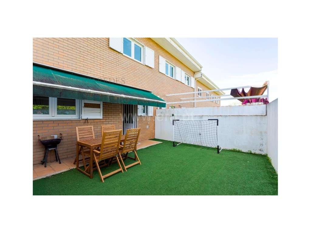 Moradia em banda T3+1 com terraço, perto da praia - para comprar em...-6