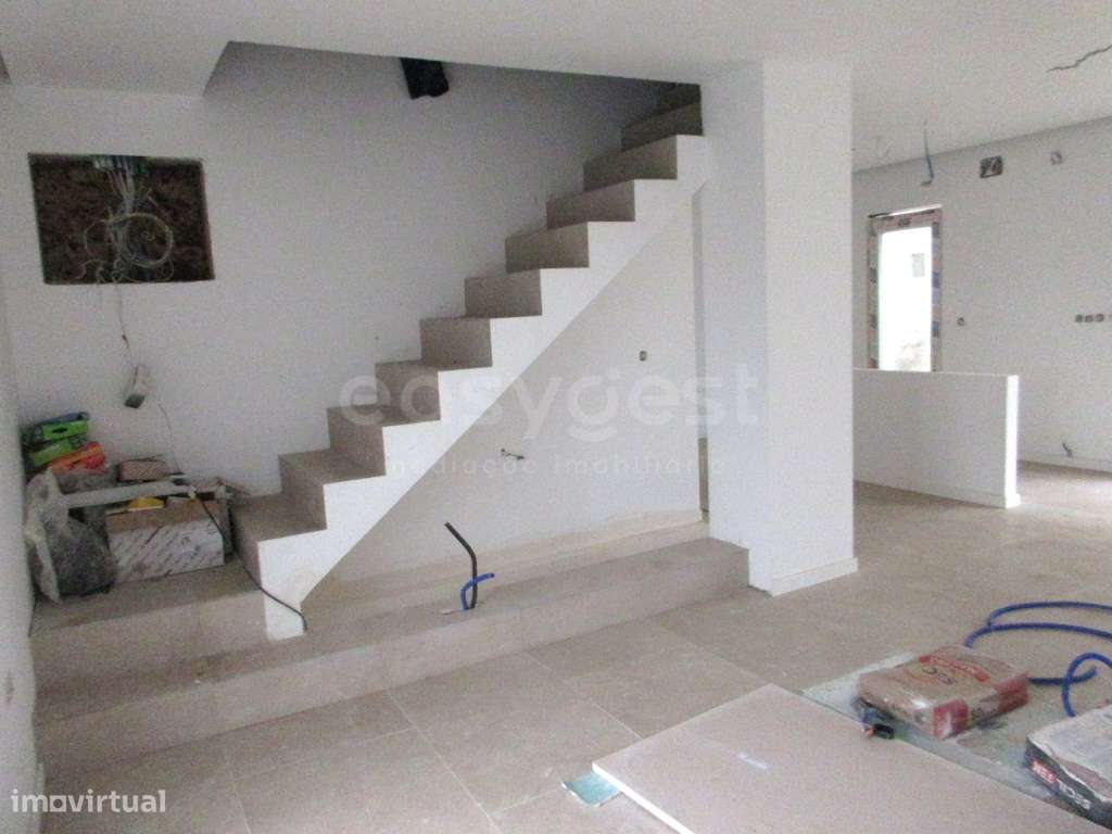 Moradia T3+1 Totalmente Remodelada em Torres Vedras-12