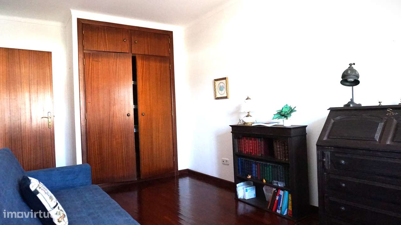 Moradia T5 em banda-20