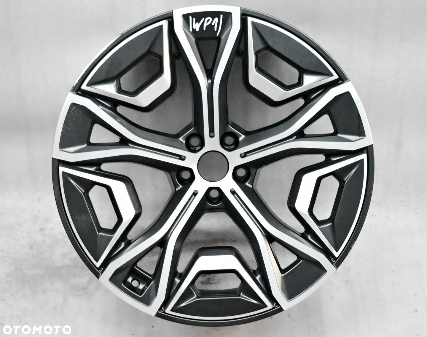 BMW iX i20 9,5x22 ET37 5x112 5A02659 - 1