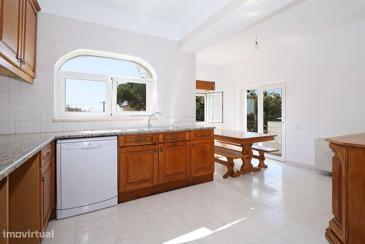 Moradia com duas fracções – Rentabilidade Imediata – Porto Salvo – Oei-32