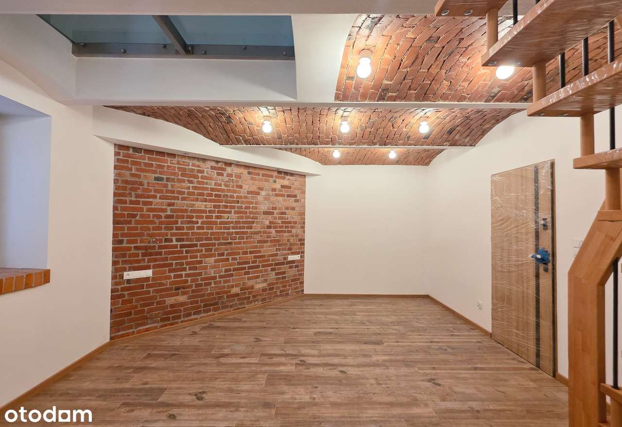 Unikatowy loft w sercu Poznania – cegła – szklane sufity -dwupoziomowy-2