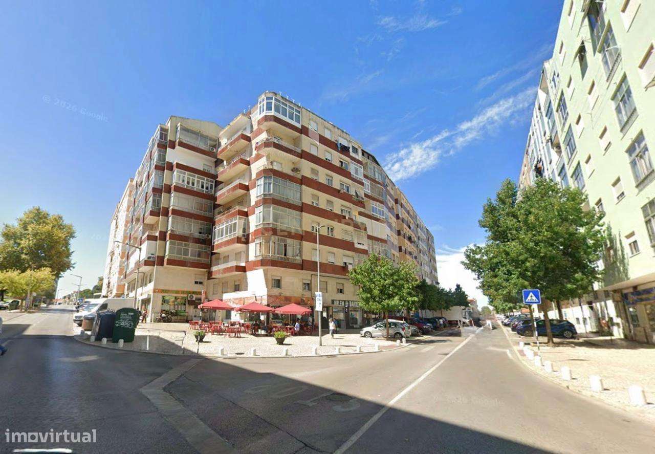 Apartamento T2, Totalmente Remodelado, Torre da Marinha, Seixal-11