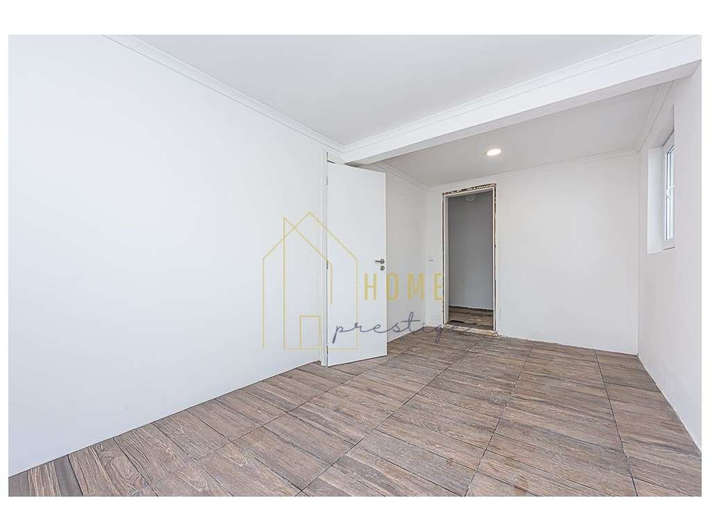 Fantástica moradia T2 com quintal em Setúbal-7