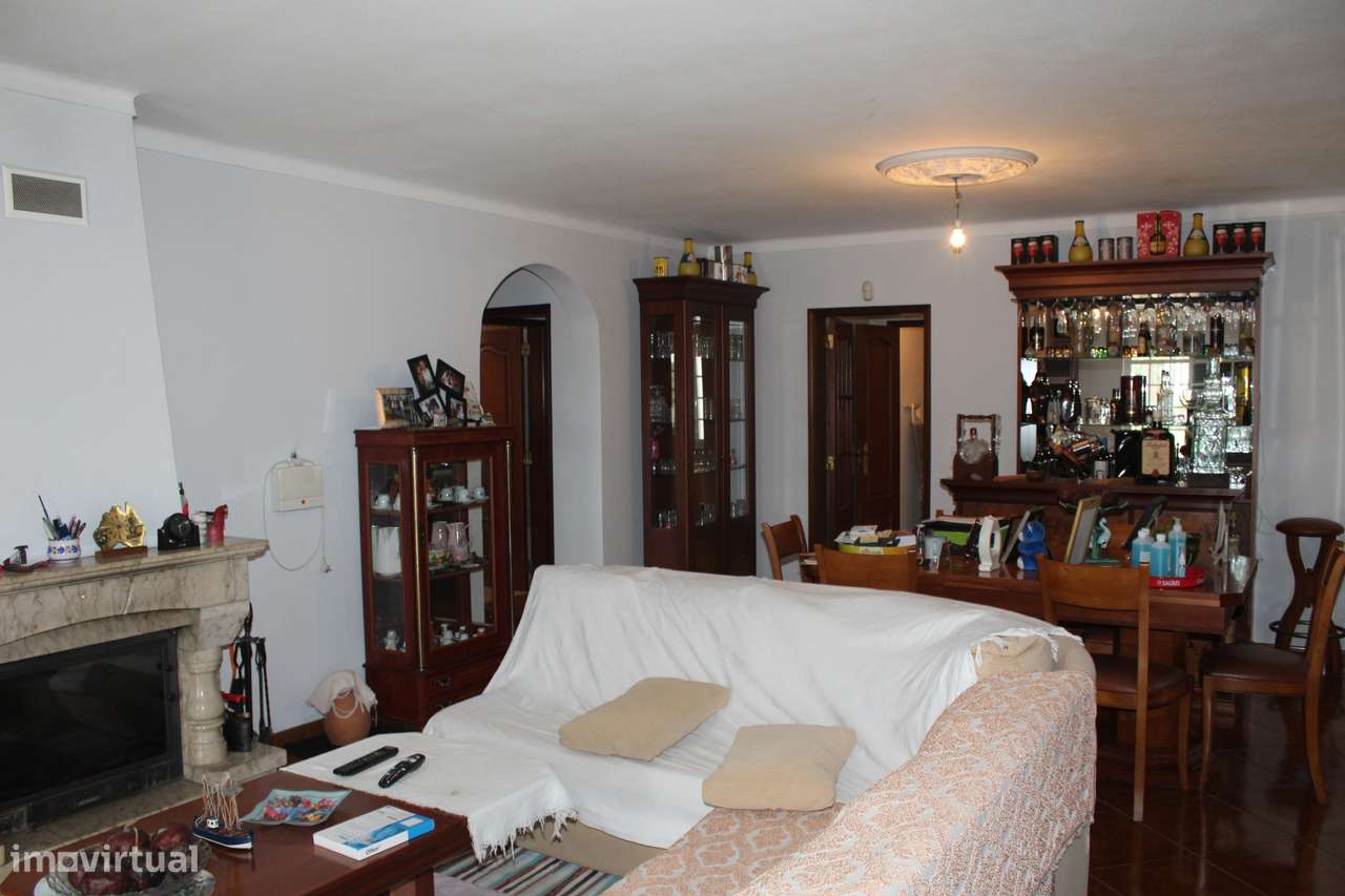 Moradia T2 +Anexos e garagem Lote 2500 m2-5