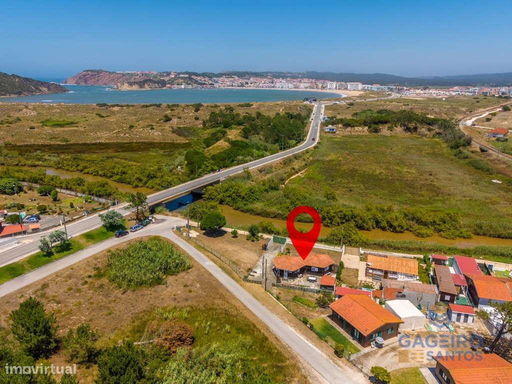 Moradia independente com amplo terreno e privacidade junto à praia-24