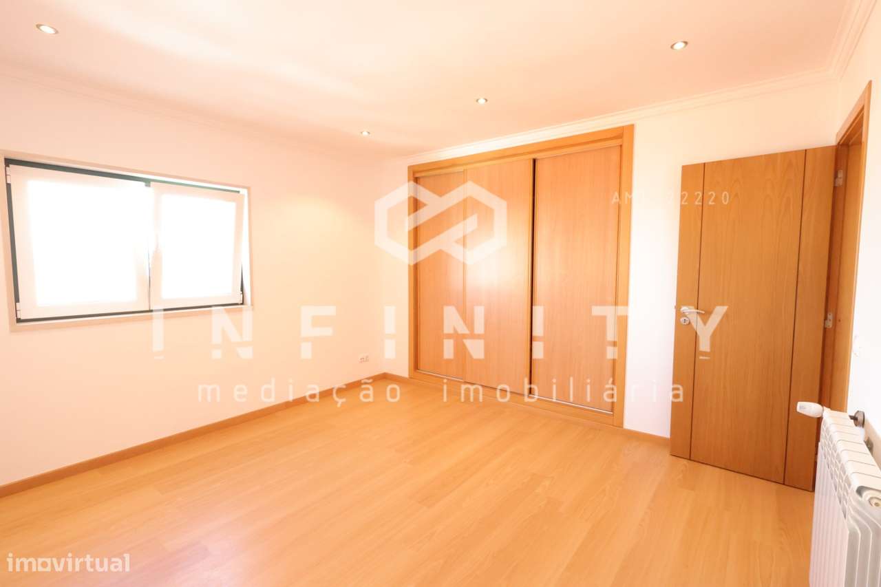 Moradia independente T4-32