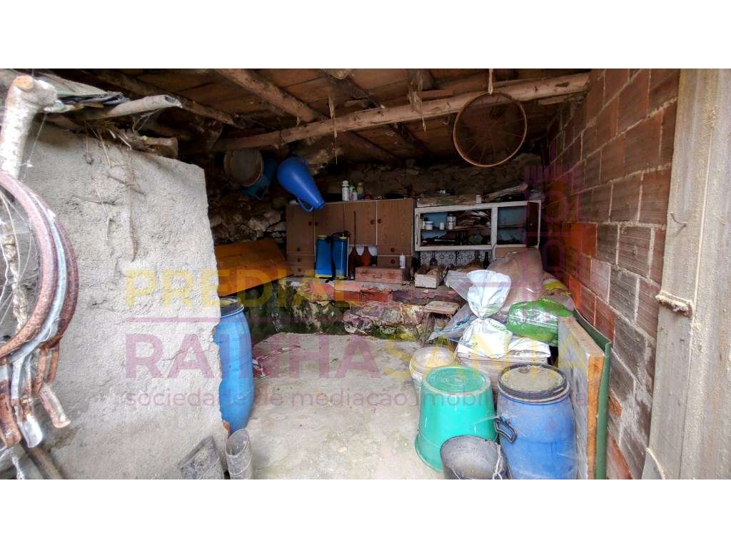 Moradia M2. Anexos-Pátio-Terreno-15 Km Coimbra-15