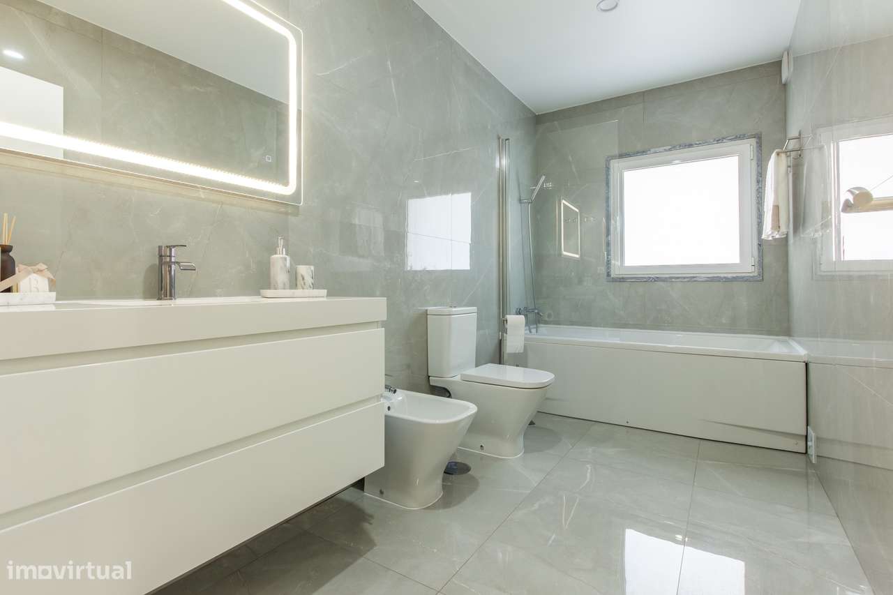 Apartamento T2 com A/C e arrecadação- Barreiro Perto da Praia e Centro-14