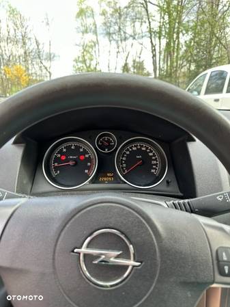 Opel Astra III GTC 1.6 Enjoy - 9