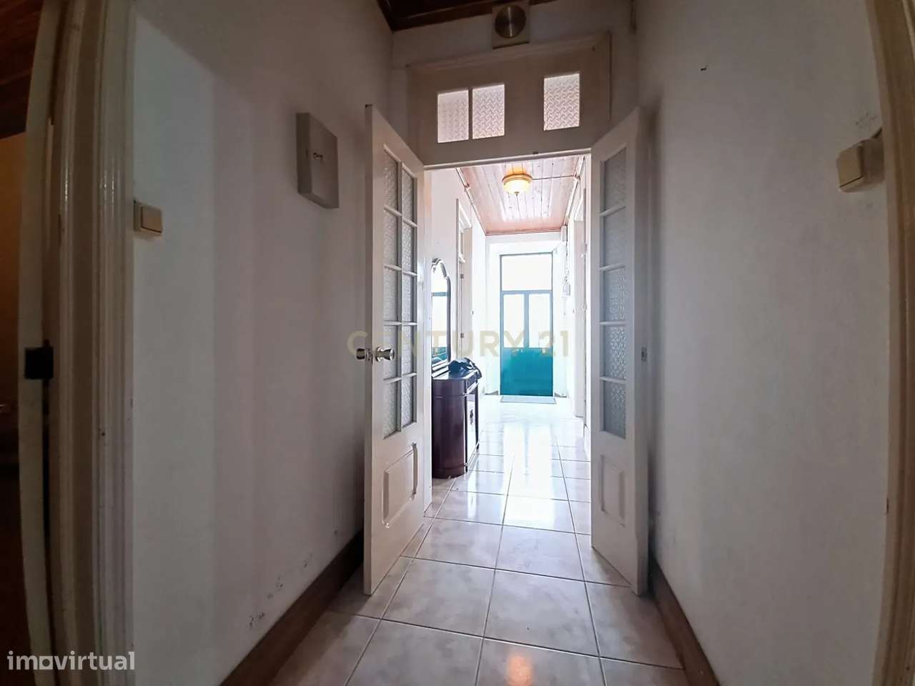 Moradia no Centro da Povoação com 2 Garagens - Grande imagem: 5/32