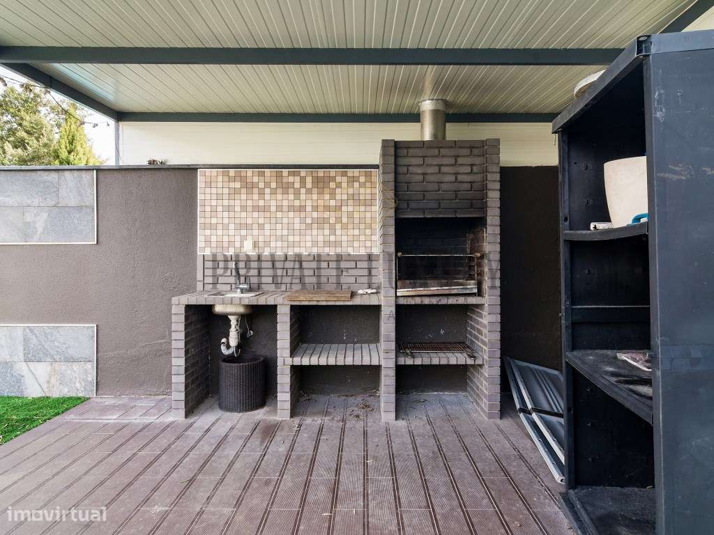 Moradia T4 com varandas e piscina em Azeitão-21