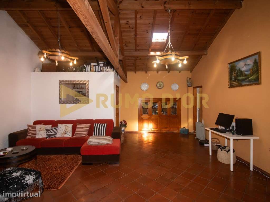 Moradia T3 +1 com Excelente Espaço e Tradição no Tojal - Alenquer-19