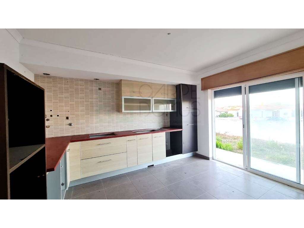 Moradia inacabada em Valado dos Frades, Nazaré - Grande imagem: 4/56