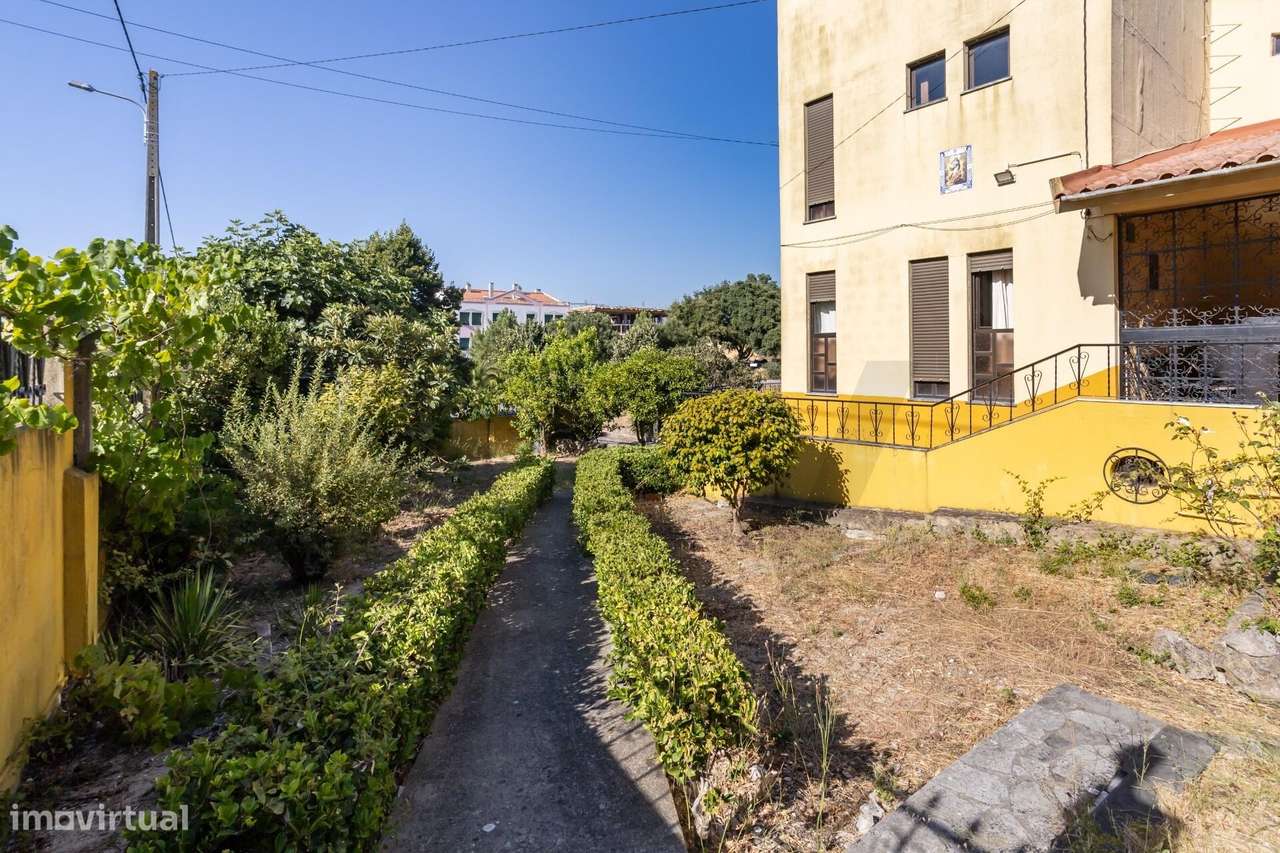 Fantástica Moradia T4 (10 Divisões) com Terreno de 869 m2 – Imenso Pot-46