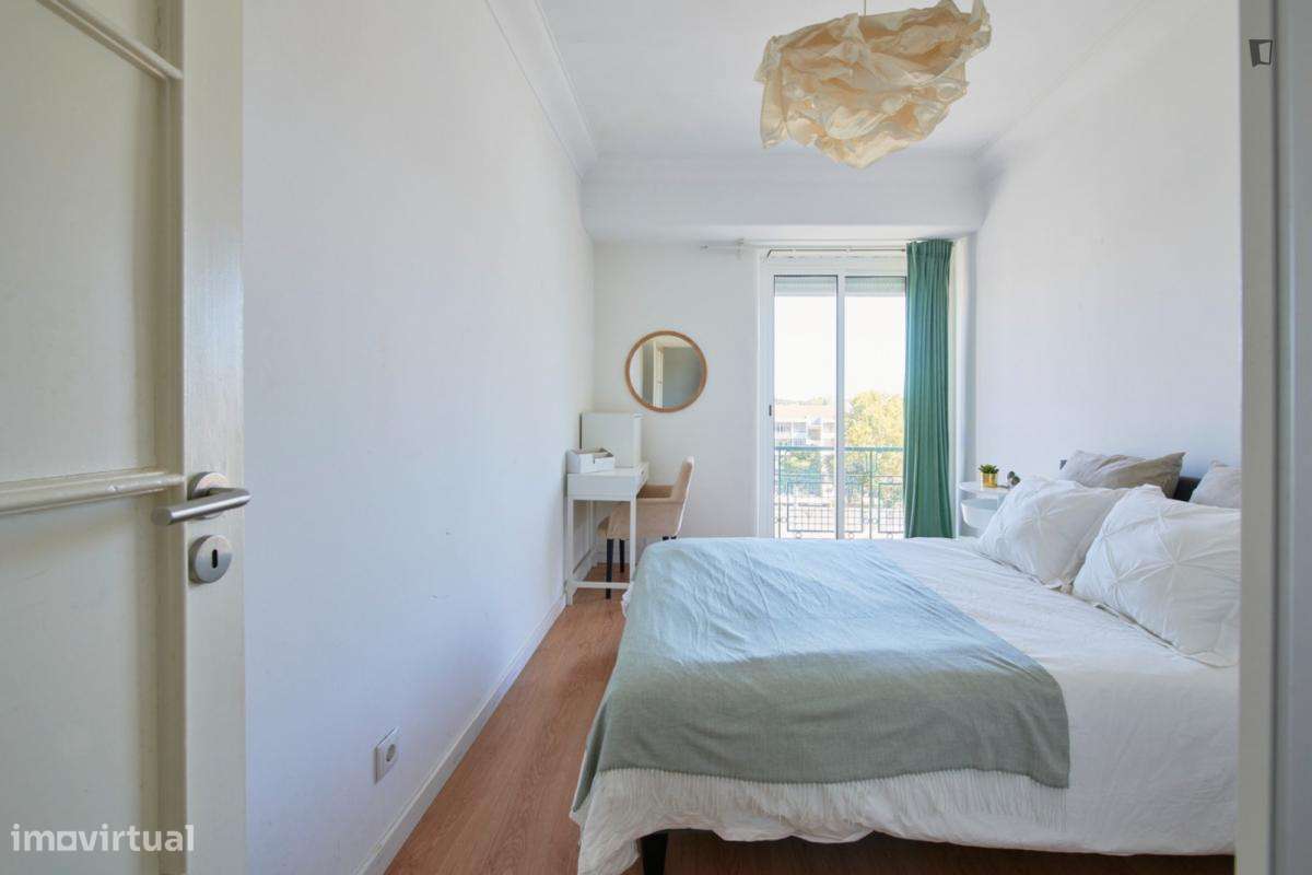 Quarto - localizado em Roma-Areeiro Lisbon - Grande imagem: 2/16