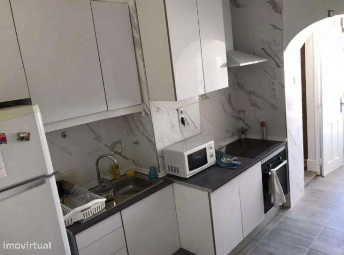 Quarto - localizado em Alameda Lisbon - Grande imagem: 3/4