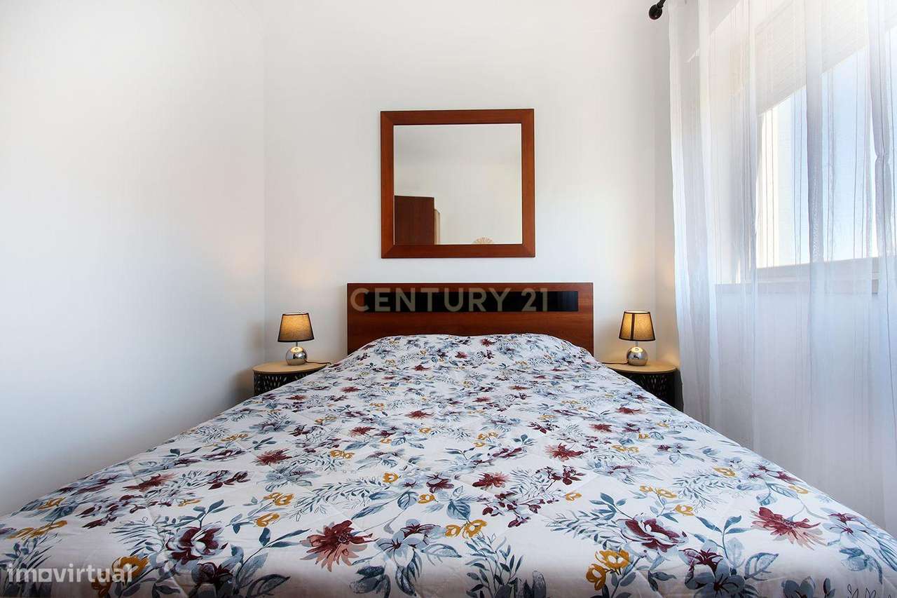 Mem Martins - Apartamento T1 transformado em T2 em zona tranquila.-11