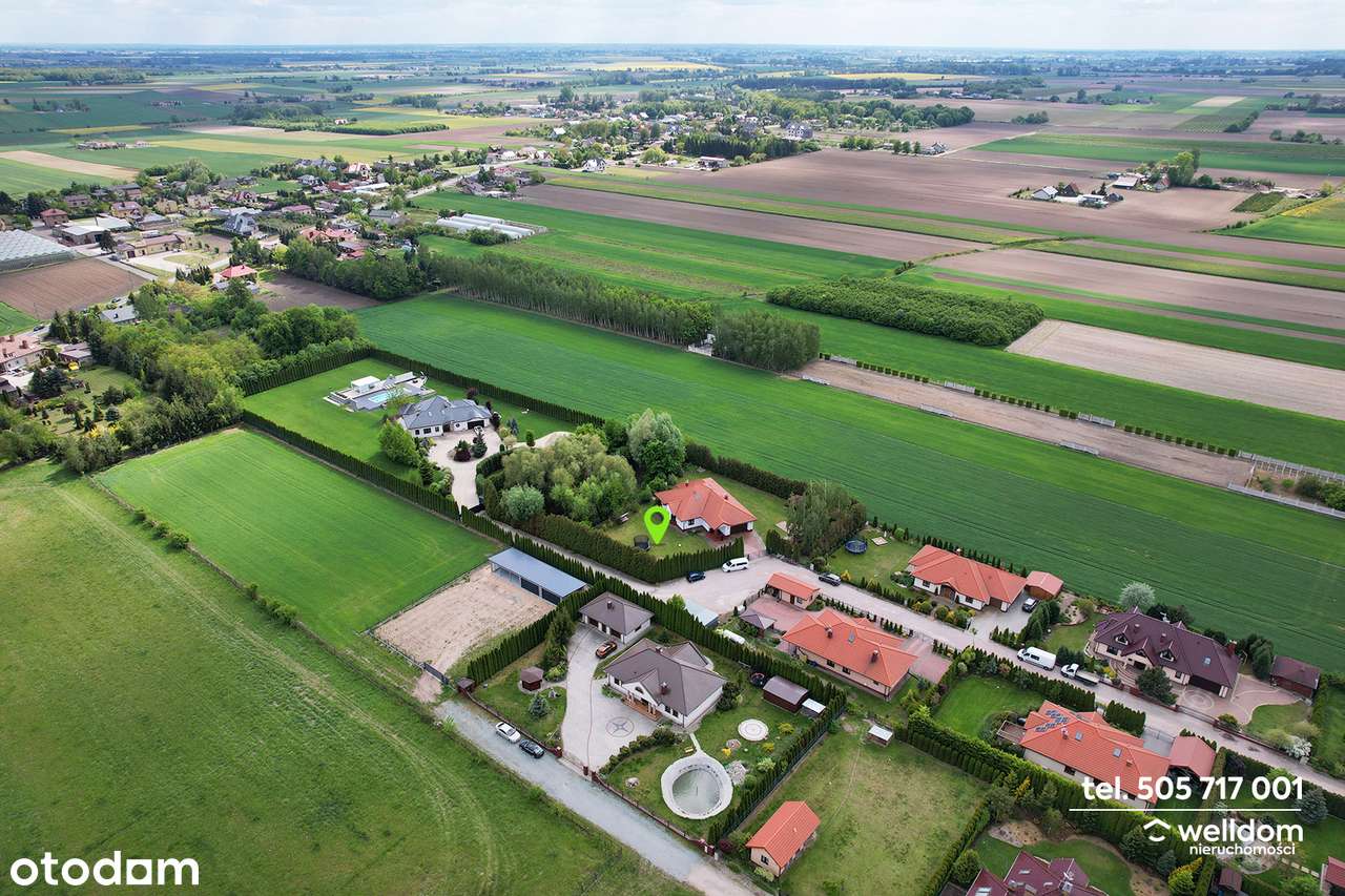 Przestronny dom, duża działka ze stawem-12