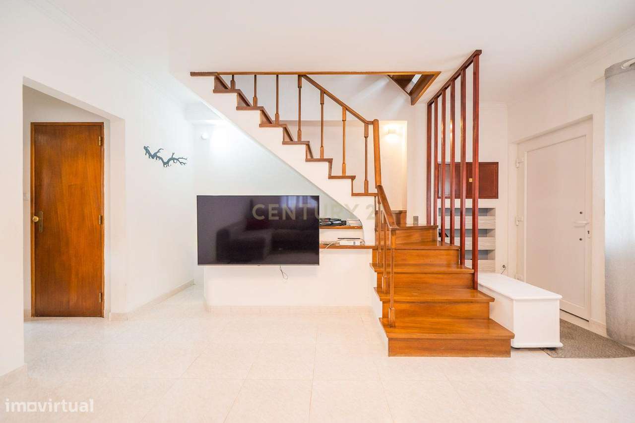 Propriedade com duas moradias geminadas-10