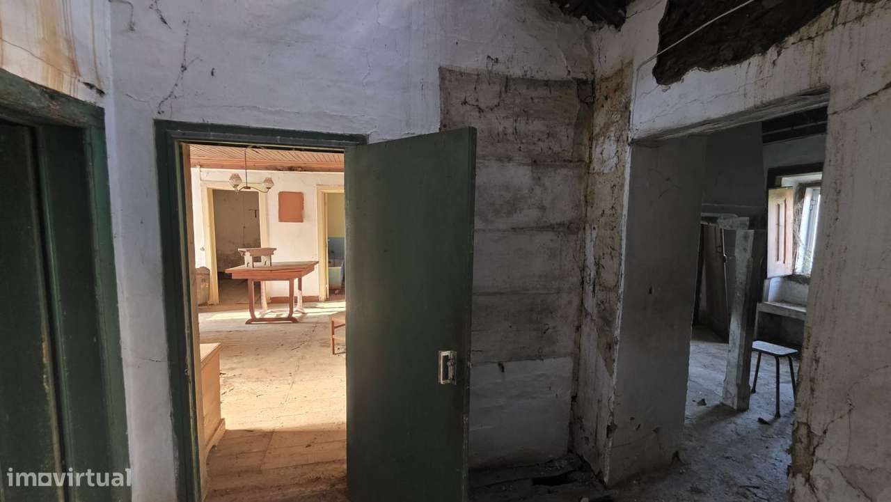 Moradia para restaurar, com terreno, perto de Ferreira do Zêzere-15